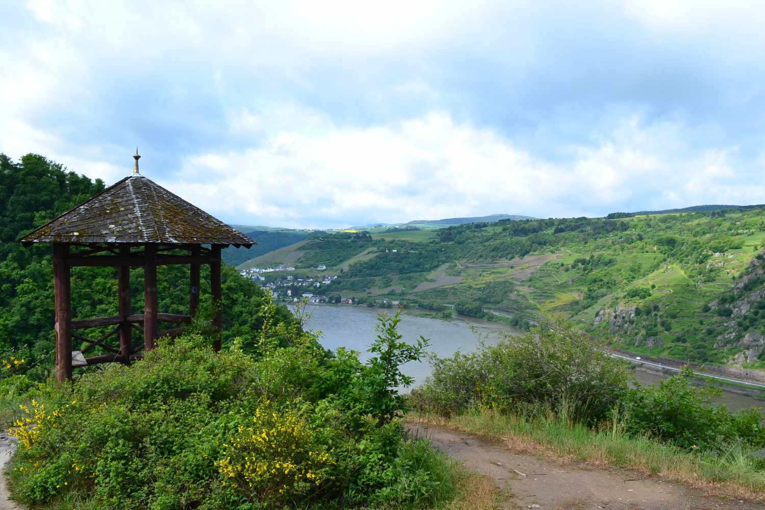 Rheinsteig south of Loreley, Wikimedia MartinD